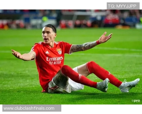 努涅斯在赛场上的崛起与挑战：探讨这位新星的未来发展潜力与影响力